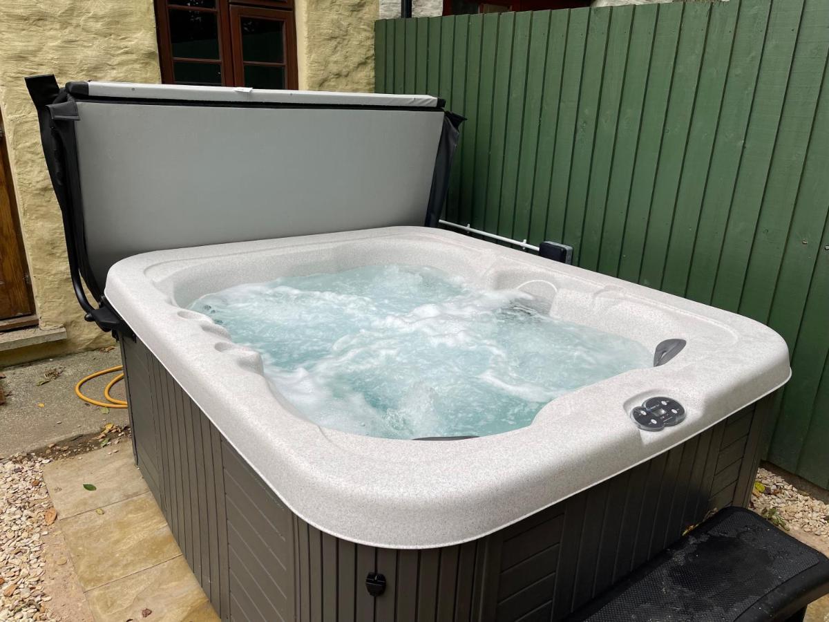 Cottage With Hot Tub In Pembrokeshire Haverfordwest Exterior foto